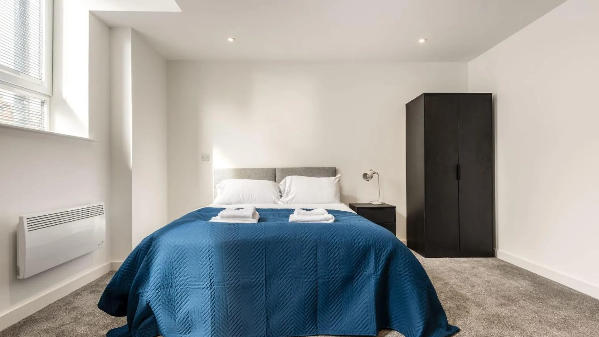 Contemporary Studio Apartment In Central 罗瑟勒姆