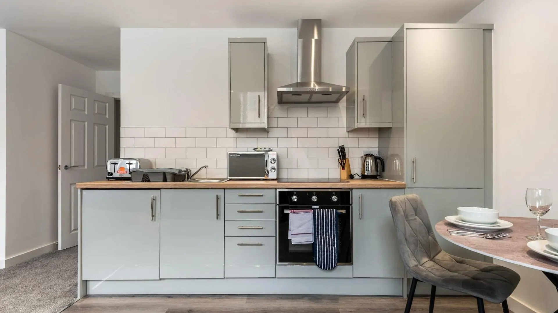Contemporary Studio Apartment In Central 罗瑟勒姆