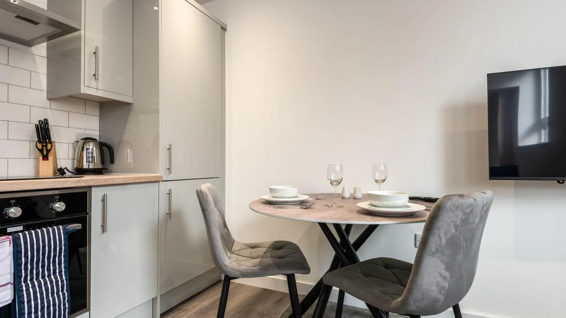 Contemporary Studio Apartment In Central 罗瑟勒姆